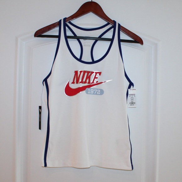 Nike Tops - Nike running top (L) (NWT)